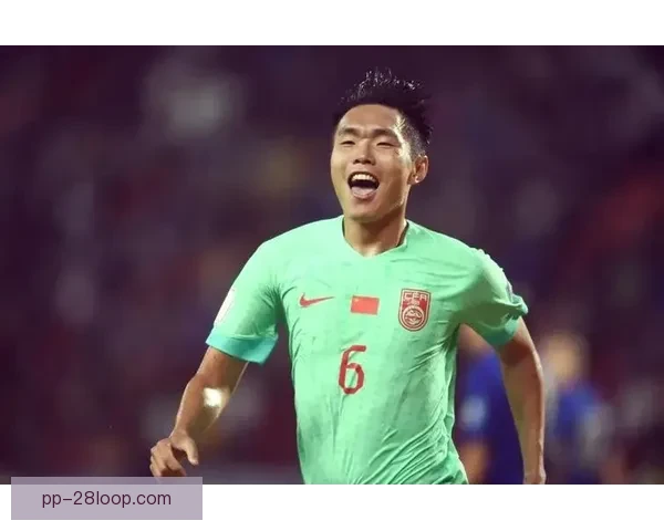 王上源在河南队与国家队中担任中场防守与组织核心角色的双重职责